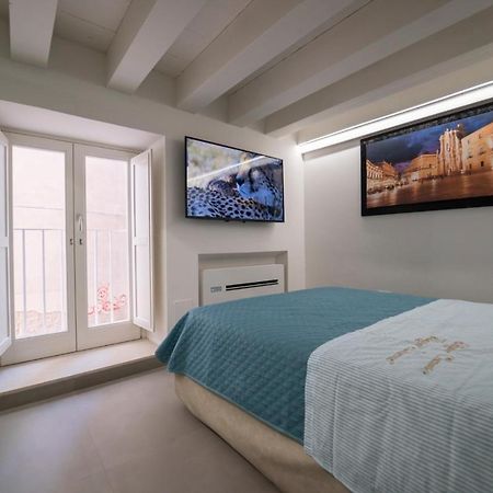 Apartament Ortigia Charme Piazza Duomo Syrakuzy Zewnętrze zdjęcie