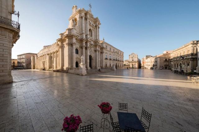 Apartament Ortigia Charme Piazza Duomo Syrakuzy Zewnętrze zdjęcie