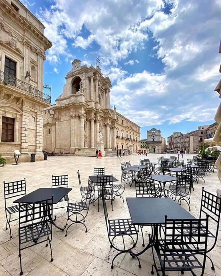 Apartament Ortigia Charme Piazza Duomo Syrakuzy Zewnętrze zdjęcie
