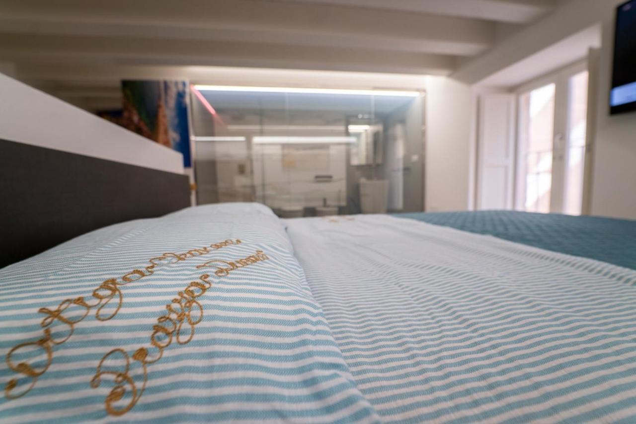 Apartament Ortigia Charme Piazza Duomo Syrakuzy Zewnętrze zdjęcie