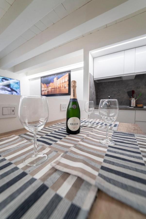 Apartament Ortigia Charme Piazza Duomo Syrakuzy Zewnętrze zdjęcie